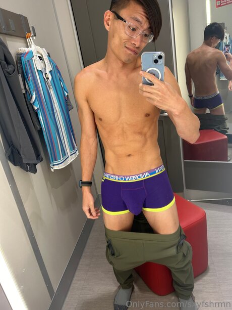 ポニーテールオンリーファンズ ホット裸 画像