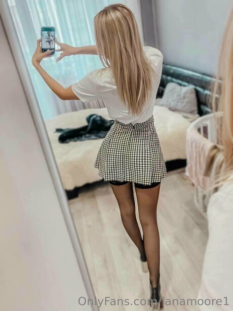 Lanamoore1 独占女優 写真