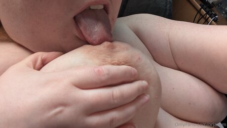 赤毛の3P OnlyFans ポルノグラフィック 画像