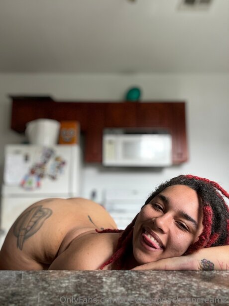 Freepeachesncream ポルノモデル 写真