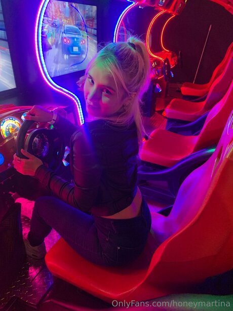 小柄なトゥインクOnlyFans アート裸 写真