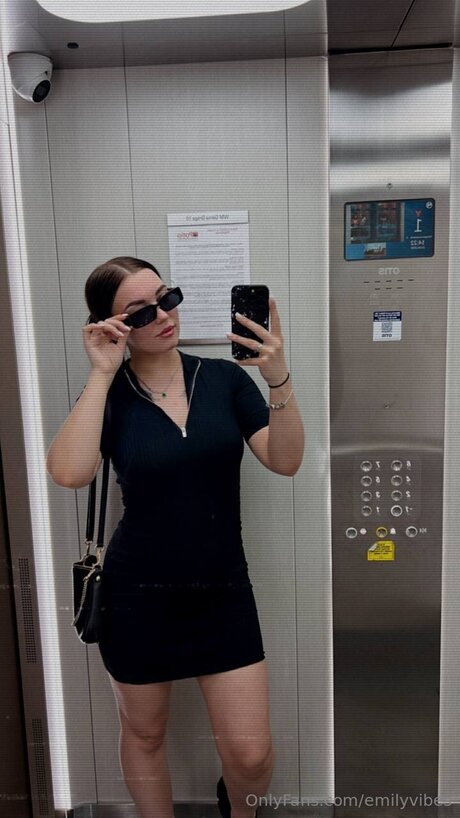 Emilyvibes セックスモデル 画像