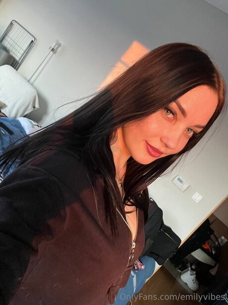 Emilyvibes ポルノスター 画像