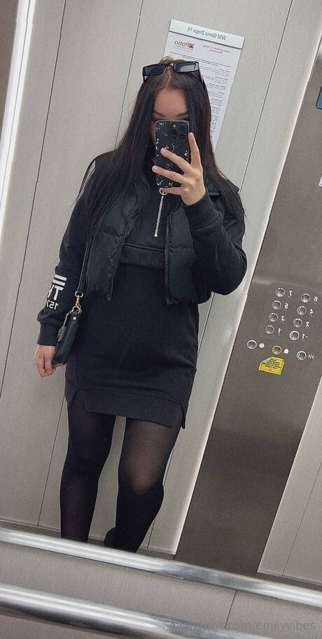 Emilyvibes 美しいポルノスター 画像