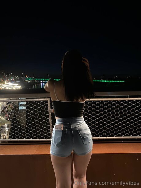 Emilyvibes 美しいモデル 画像