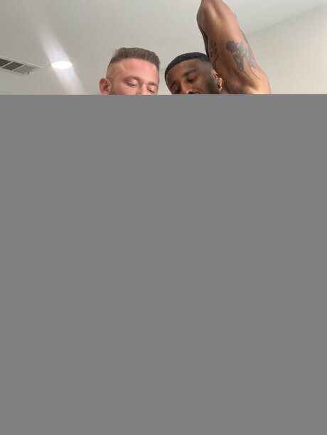 男性TikTokスターOnlyFans えろ ギャラリー