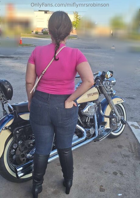 黒檀の巨乳オンリーファンズ 無料ポルノ 写真