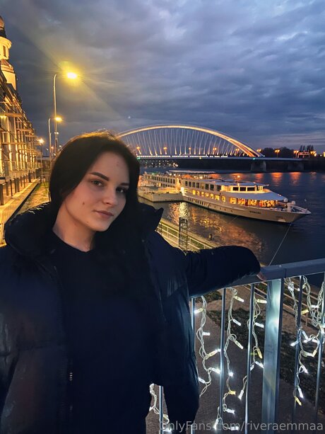 Riveraemmaa xxxスター ギャラリー