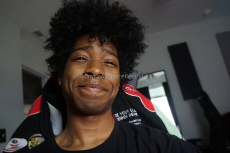 Excellentlylucky 裸のモデル 写真