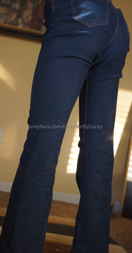 毛深い足のOnlyFans HD ギャラリー