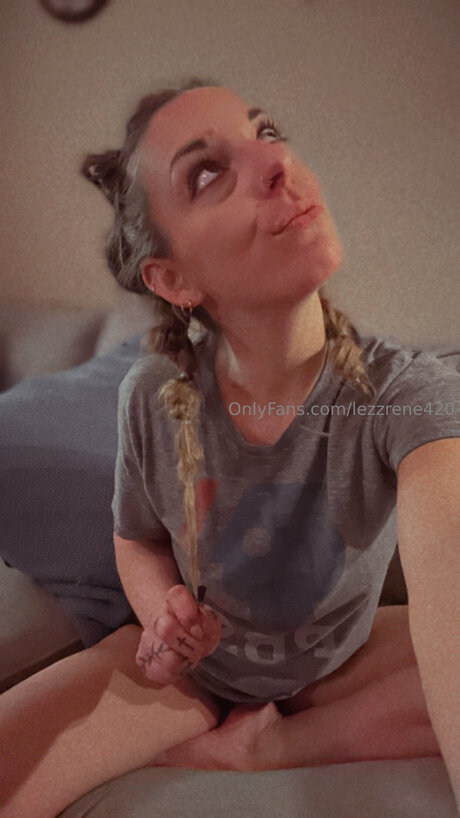 Lezzrene420 ポルノモデル アーカイブ