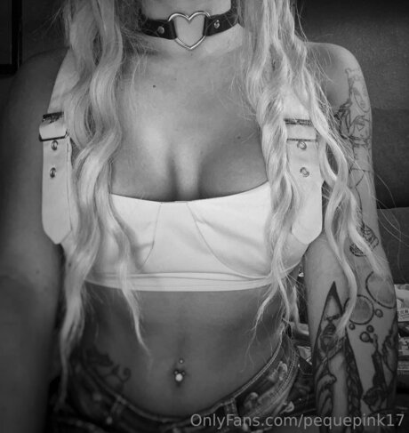 巨乳の熟女オンリーファンズ ヌード 写真