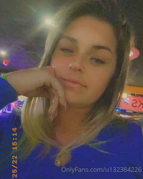 U132384226 セクシーモデル 画像