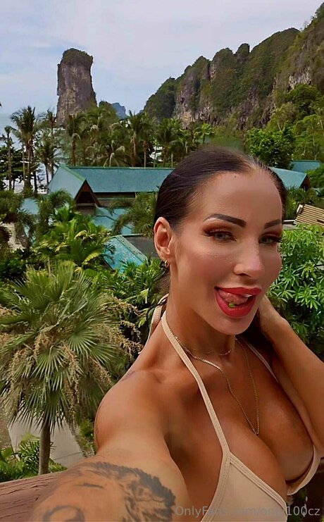 アジアンゴス オンリーファンズ ヌード 写真