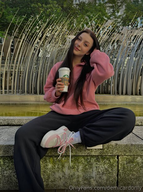 Demicardonly エロティックなモデル 写真