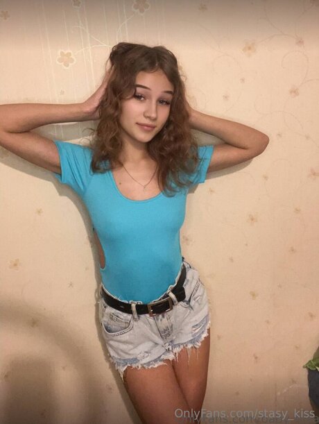 小柄なヌードオンリーファンズ ホットポルノ 写真