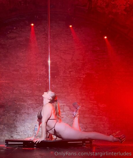 Stargirlinterludes ポルノモデル 写真