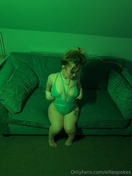 Elliespokes xxxポルノスター 画像