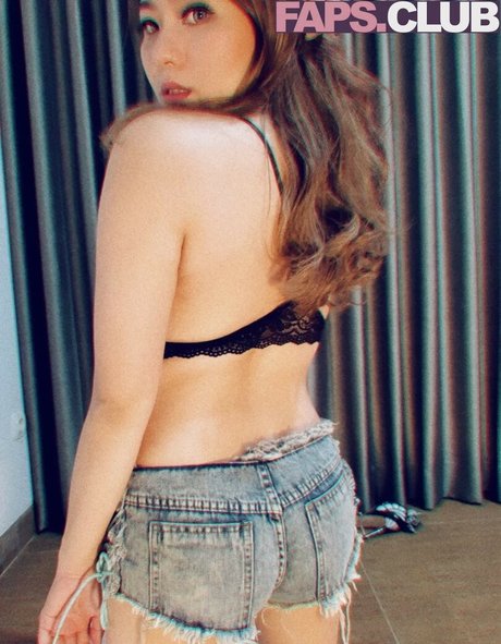 Flo The Bunny ヌードモデル 画像