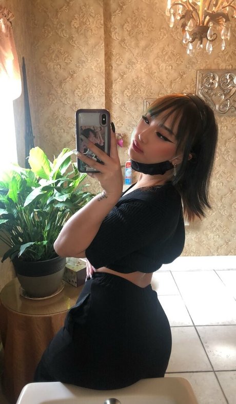 毛深いアジア人オンリーファンズ ヌード 写真