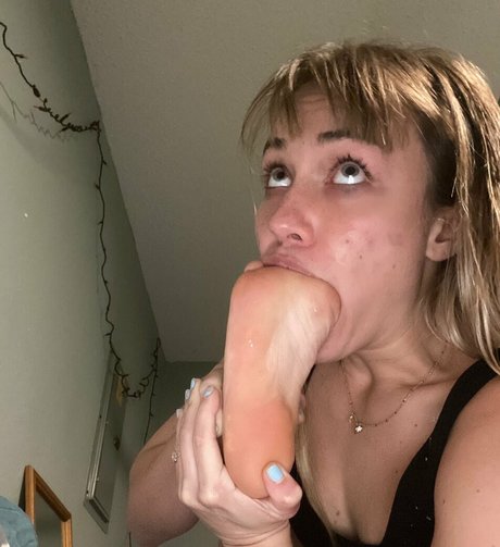 Piperscutefeet 裸のポルノスター 写真