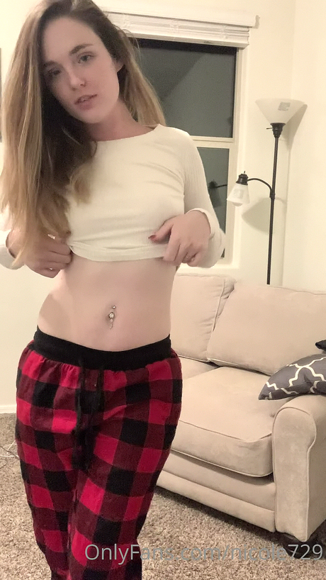 Nicole729 ポルノスター 写真