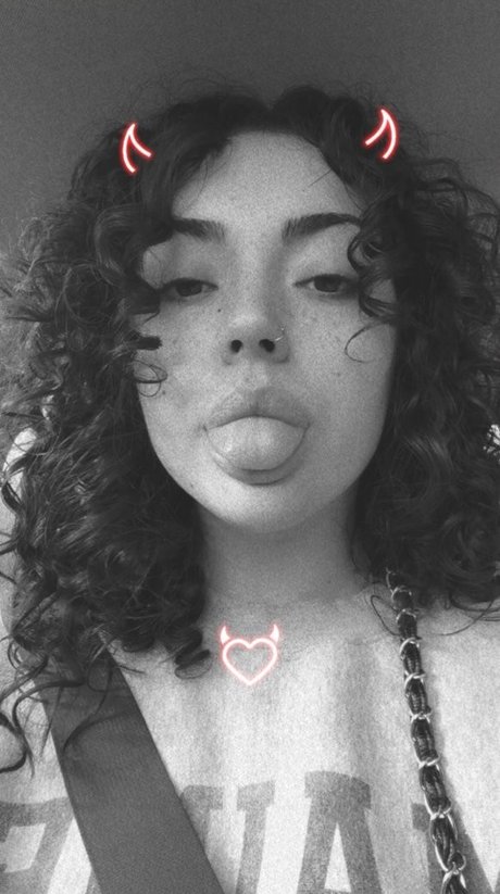 ソロプッシーOnlyFans セクシーヌード 写真