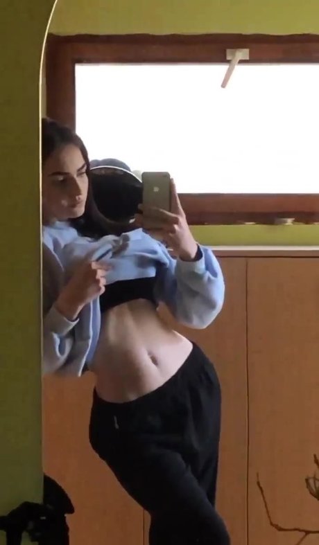 Lucie Brousilova ポルノスター ヌード 写真