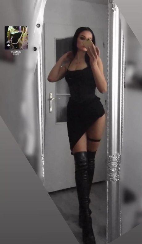 Lucie Brousilova エロティック女優 写真