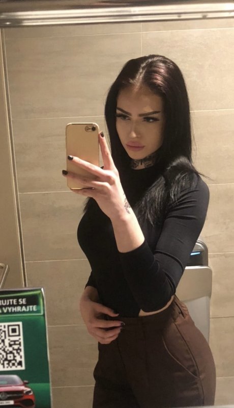 Lucie Brousilova ポルノモデル 画像