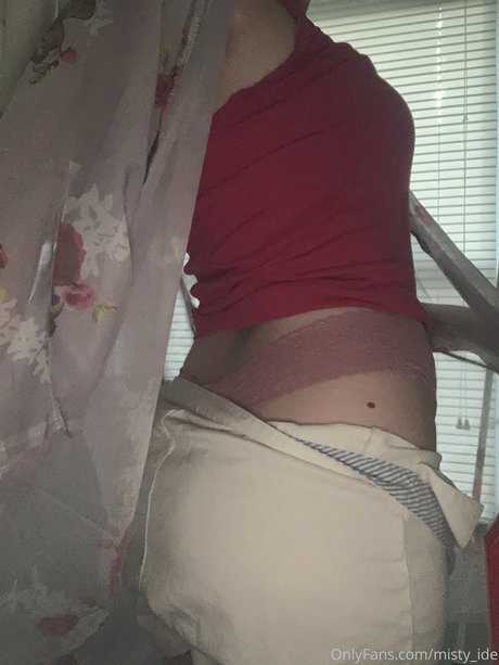 巨乳で曲線美のOnlyFans ポルノ 写真