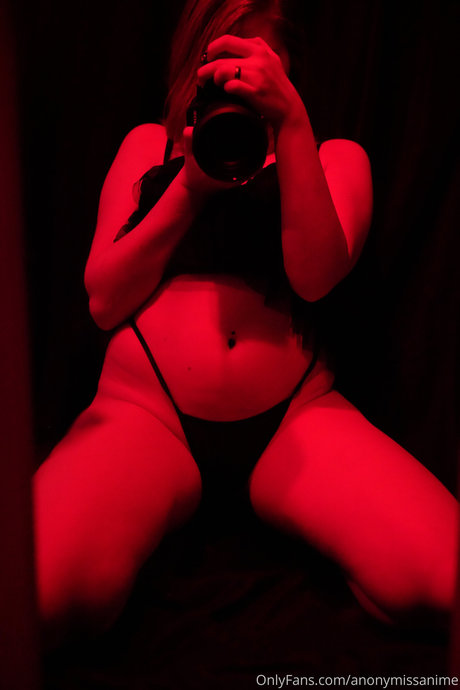 ラバーオンリーファン エロチック 画像