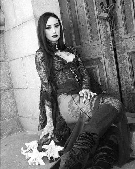 Emma Vauxdevil 裸のスター ギャラリー