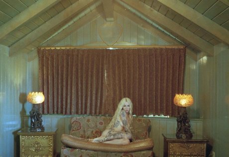 Emma Vauxdevil 素敵なポルノスター ギャラリー