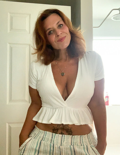 小柄な妻OnlyFans トップ ギャラリー