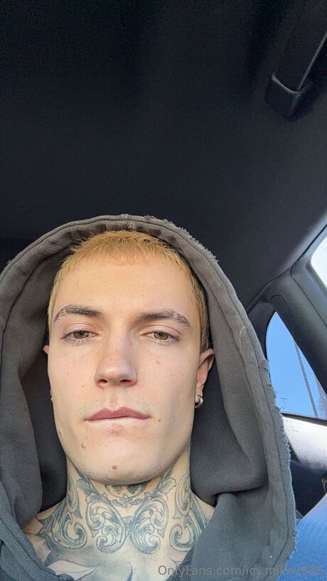 Icy Mikey888 セックスモデル 画像