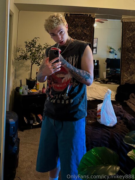 Icy Mikey888 セックスモデル 写真