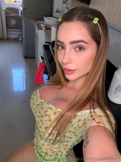 Freyawhite05 高品質モデル 写真