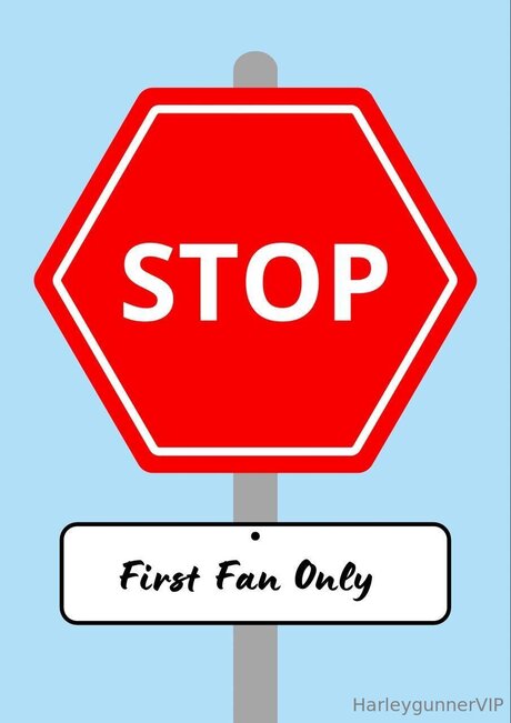 Harleygunnervip エロティックなモデル 写真