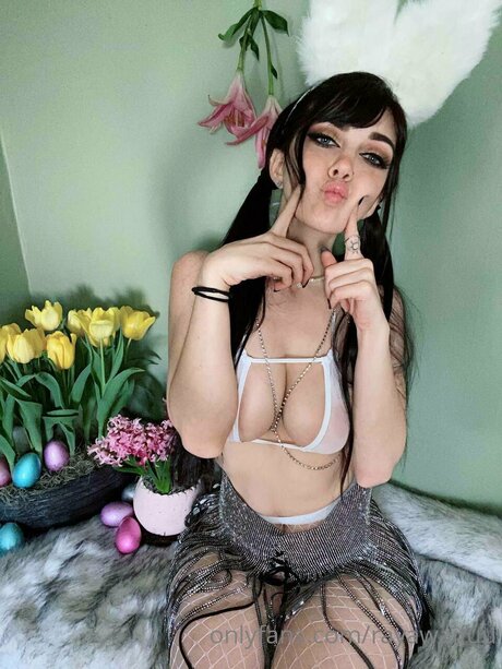 お金 オンリーファンズ アートヌード 写真