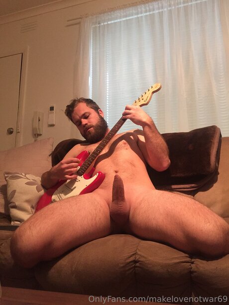 Makelovenotwar69 スター ヌード 写真