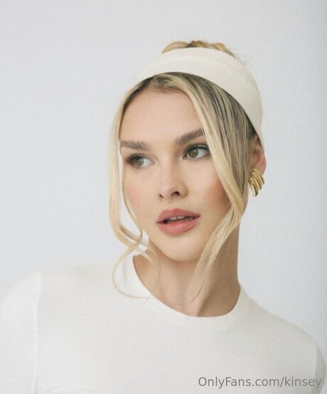 Officialkins XXXモデル 写真