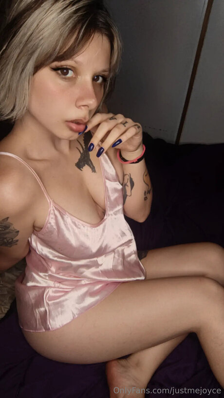 19歳のOnlyFans 無料xxx 写真