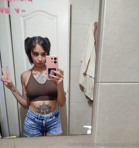 Aastasiabluee ヌードのポルノスター 画像