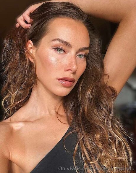 Isabella Moreau アダルトモデル 写真