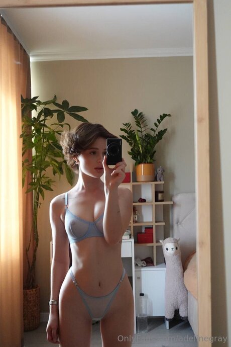 Adelinegray スター ヌード 写真