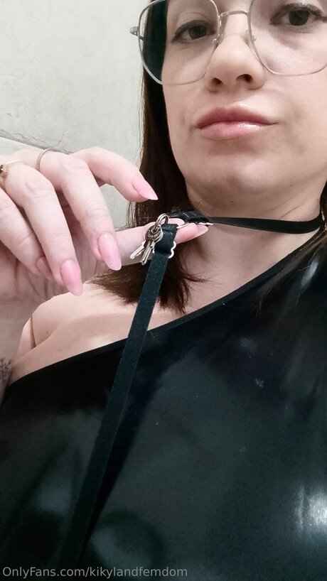 Kikylandfemdom HDモデル 画像