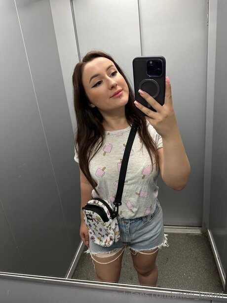 Ameli Kanari セクシーなスター 写真