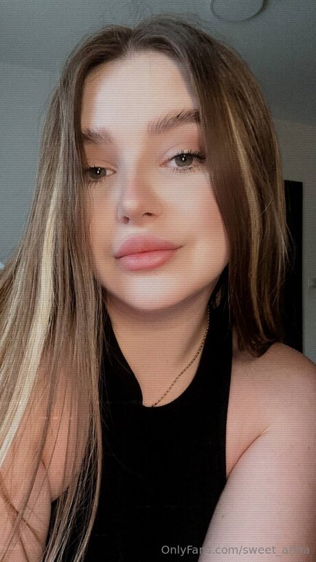 Arina Hot ポルノスター アート ギャラリー