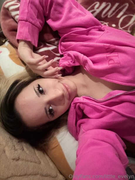 Little Evelyn セクシーなスター 写真